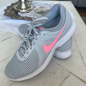 Nike light gray and pink